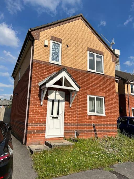3 Bedroom House With Parking マンチェスター エクステリア 写真