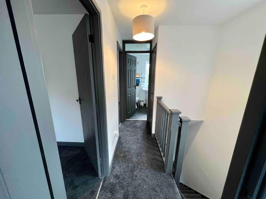3 Bedroom House With Parking マンチェスター エクステリア 写真