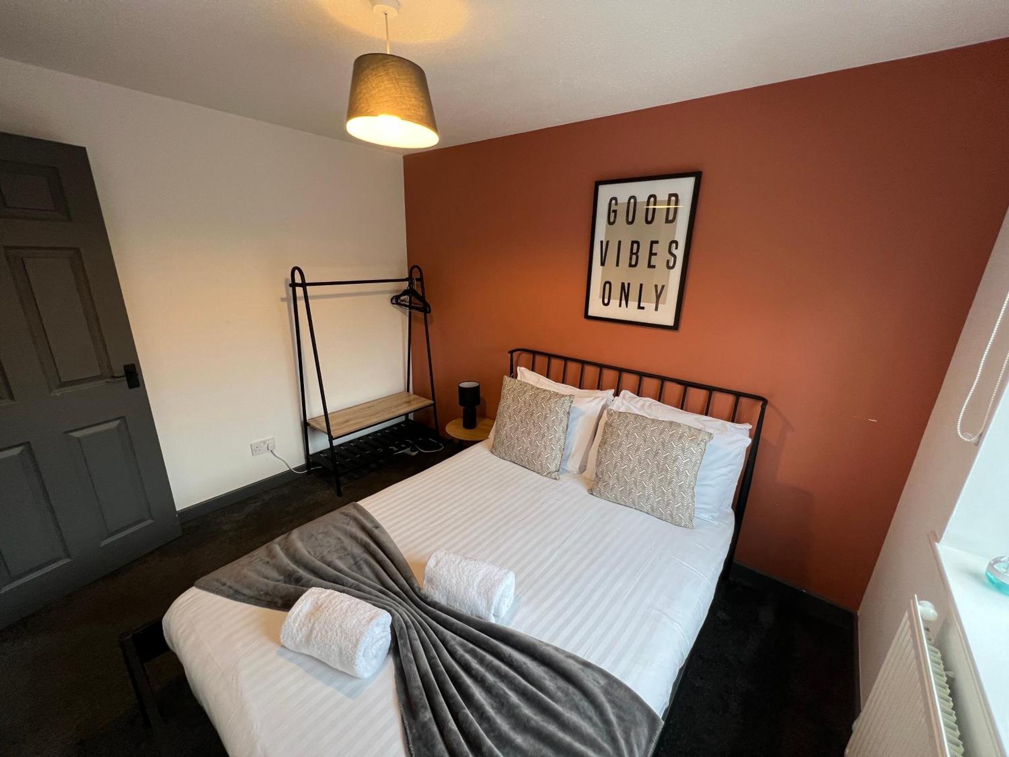 3 Bedroom House With Parking マンチェスター エクステリア 写真